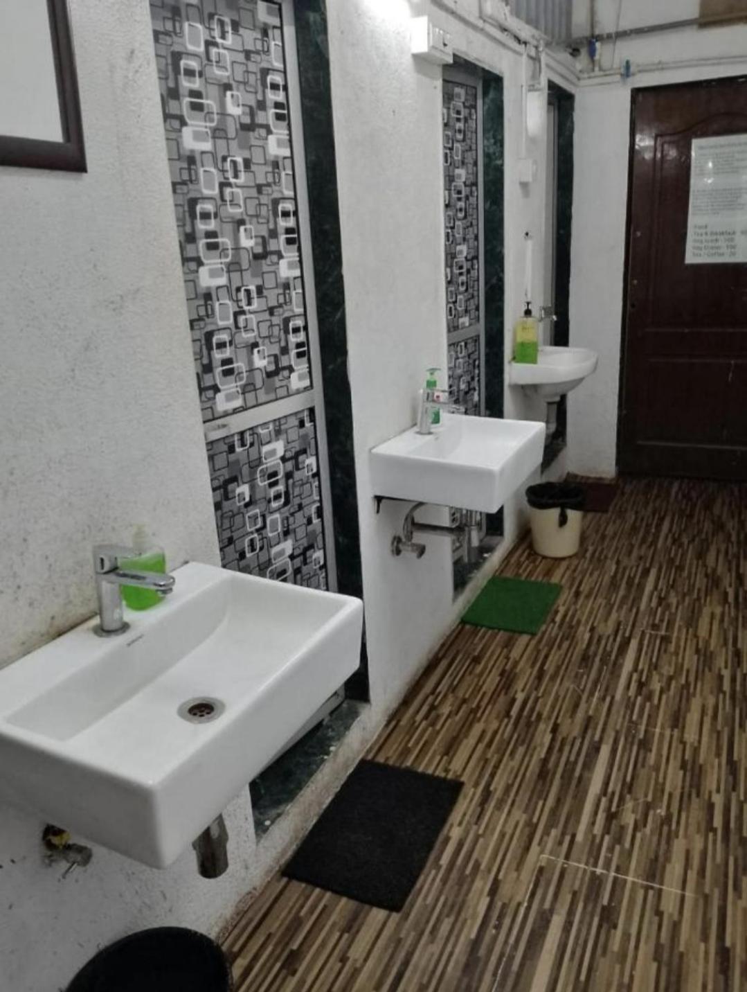 Bapuji Dormitory Hostel مومباي المظهر الخارجي الصورة