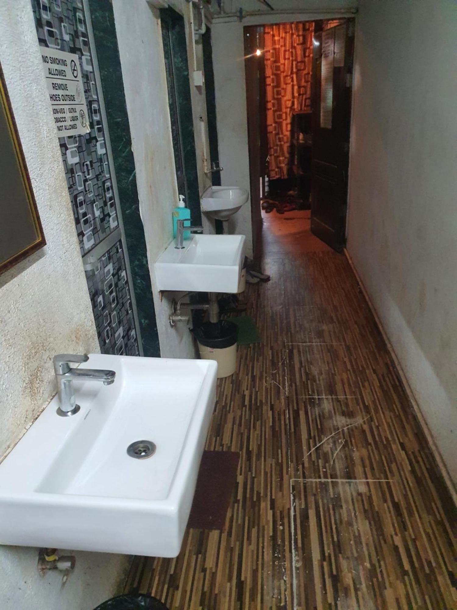 Bapuji Dormitory Hostel مومباي المظهر الخارجي الصورة