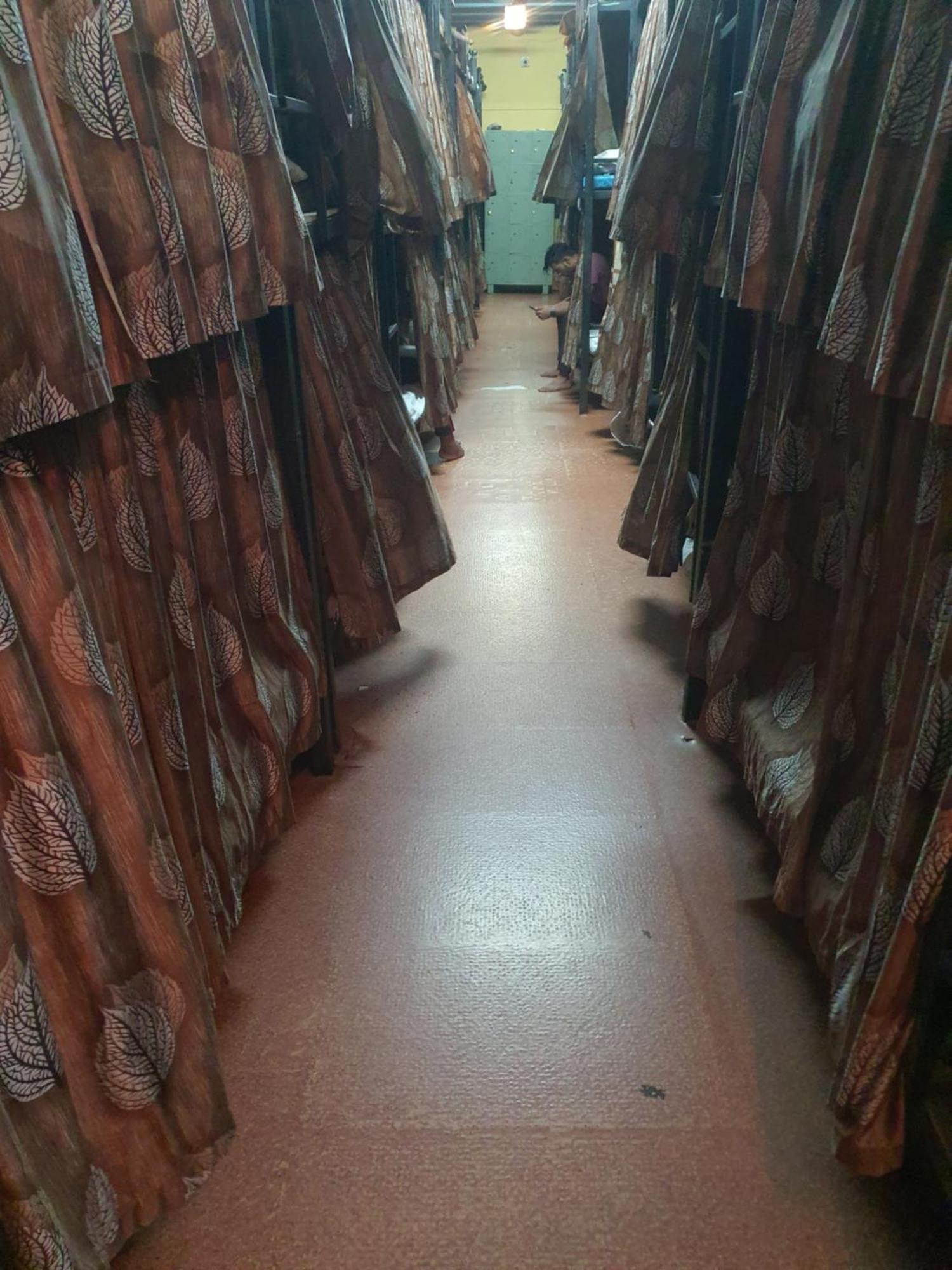 Bapuji Dormitory Hostel مومباي المظهر الخارجي الصورة
