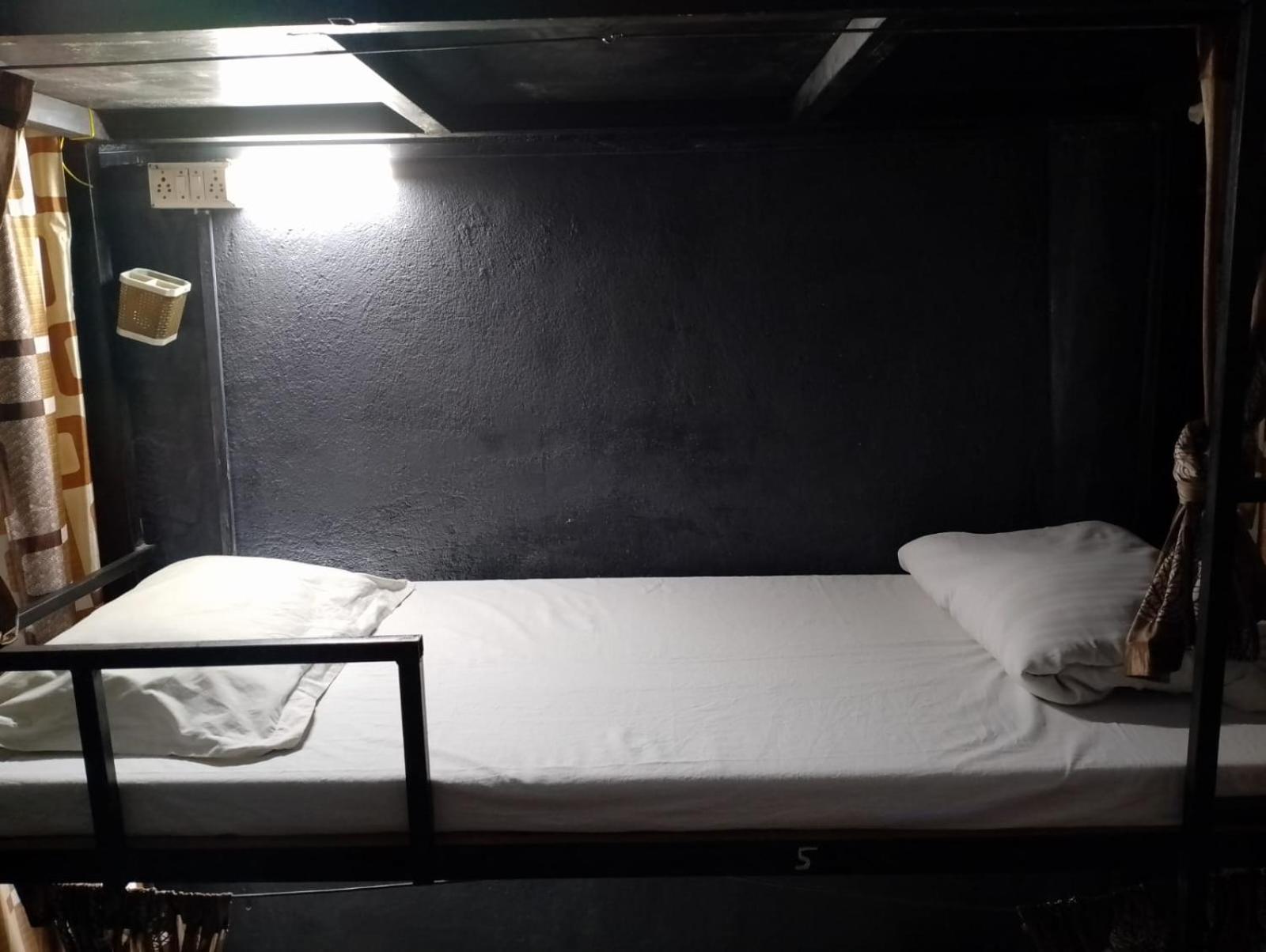Bapuji Dormitory Hostel مومباي المظهر الخارجي الصورة