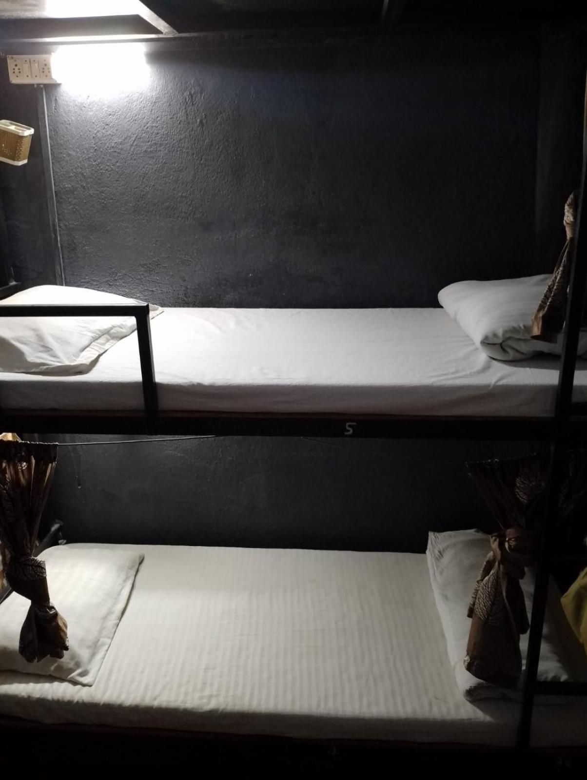 Bapuji Dormitory Hostel مومباي المظهر الخارجي الصورة
