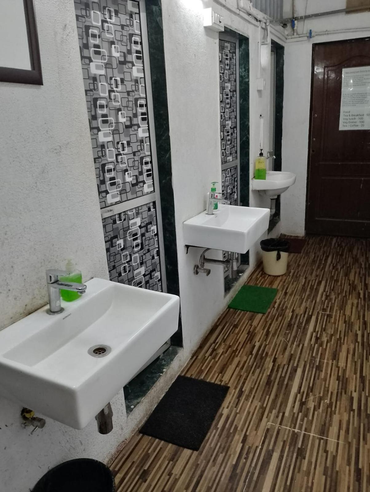 Bapuji Dormitory Hostel مومباي المظهر الخارجي الصورة